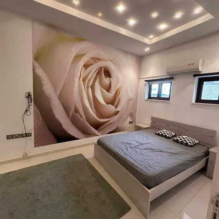 Larnaka Central Rooms בית אירוח *