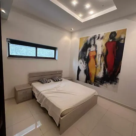 Larnaka Central Rooms * לרנקה